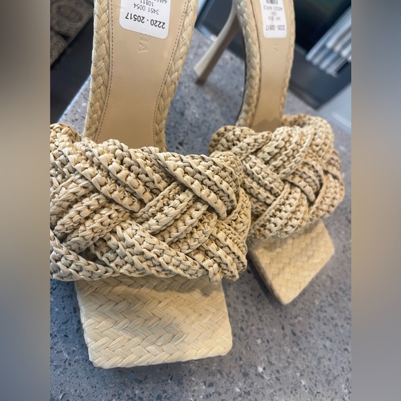 Bottega Veneta Raffia  'Lido' mules - the perfect summer mule - Picture 2 of 6